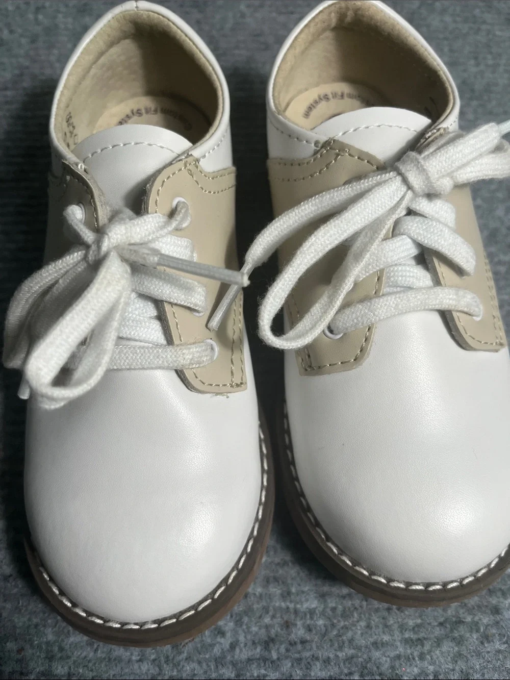 FootMates White and Beige Kids Leather Lace-Up Dress Shoes